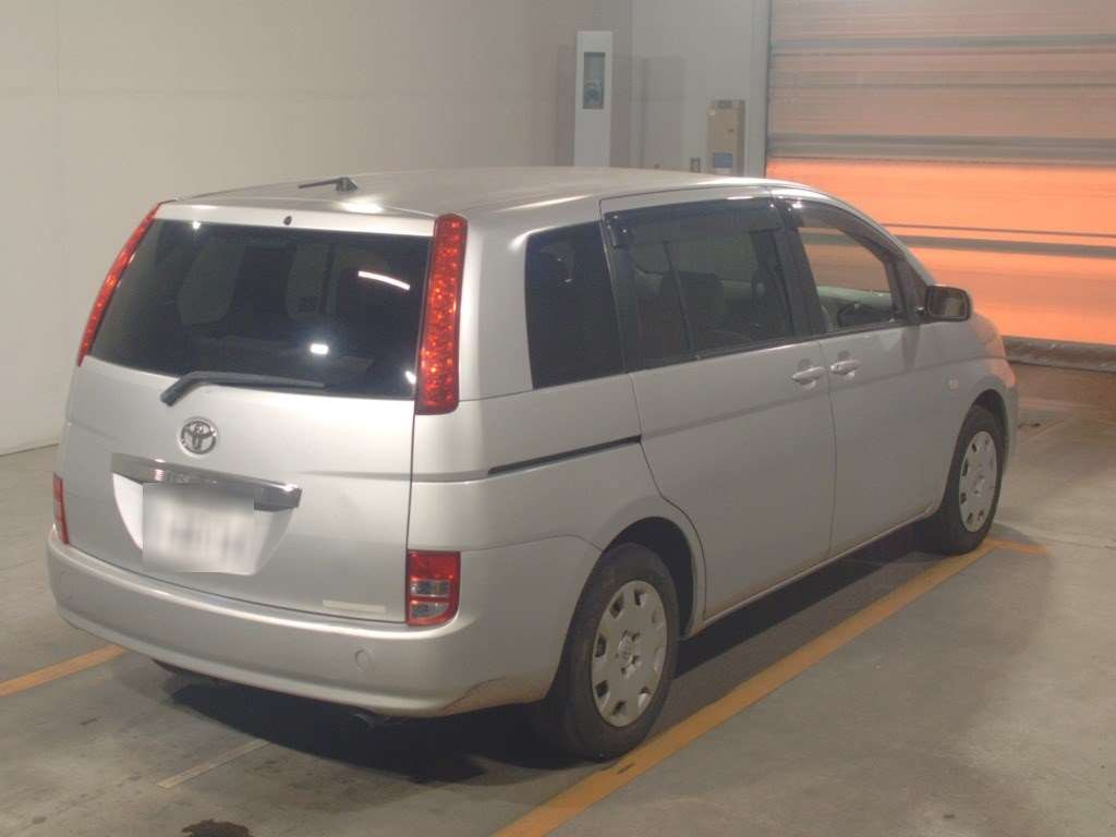 2005 Toyota Isis ZNM10G[1]