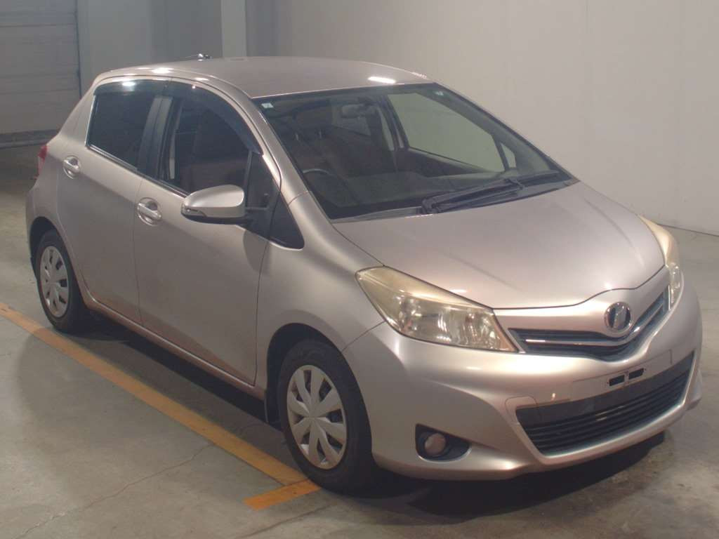 2011 Toyota Vitz NSP130[2]