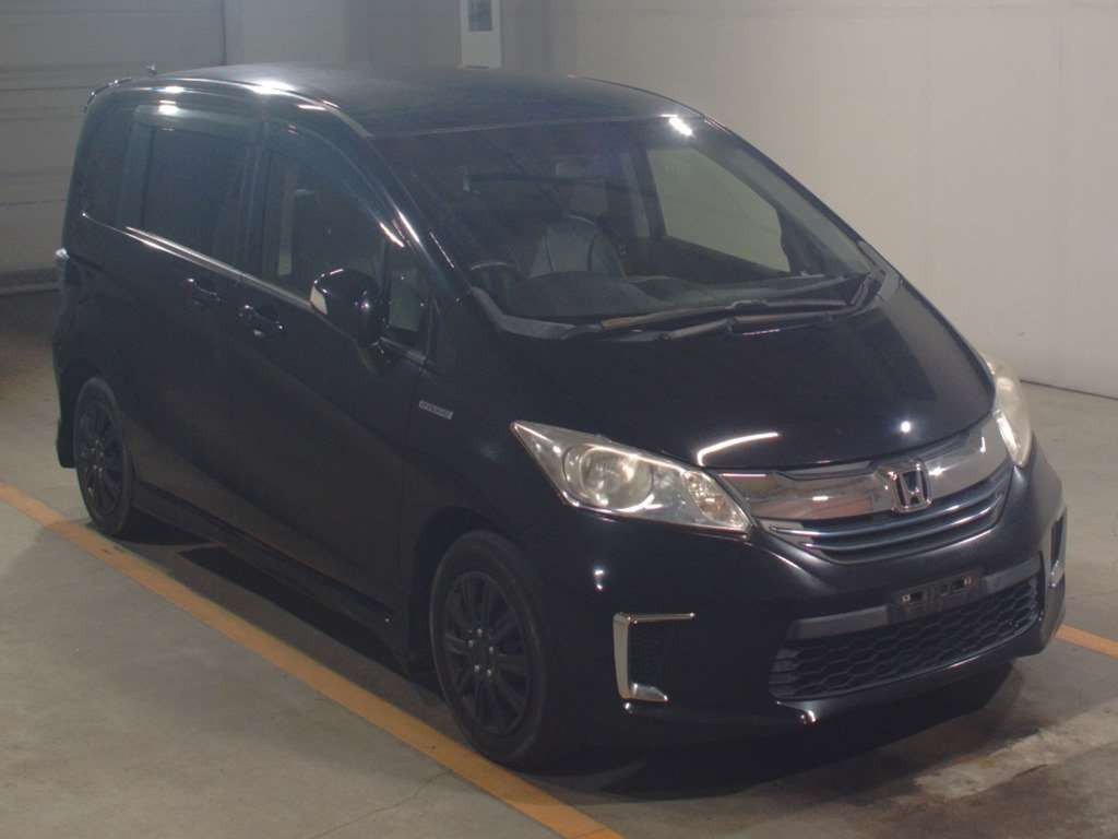 2014 Honda Freed hybrid GP3[2]