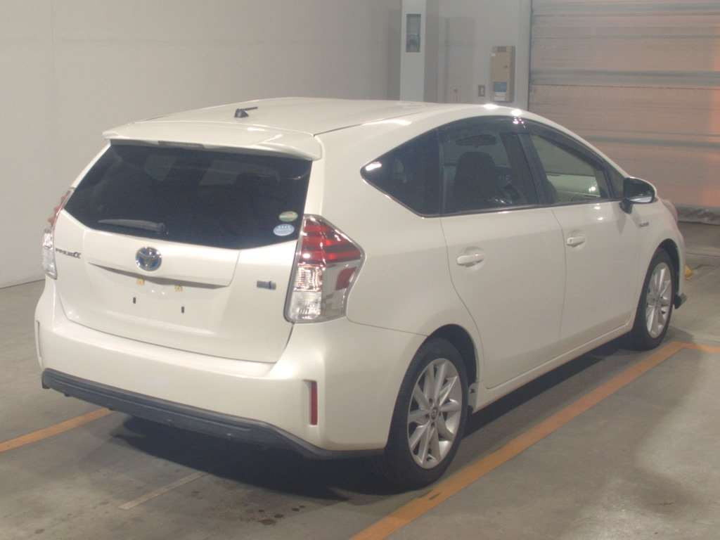 2016 Toyota Prius alpha ZVW41W[1]