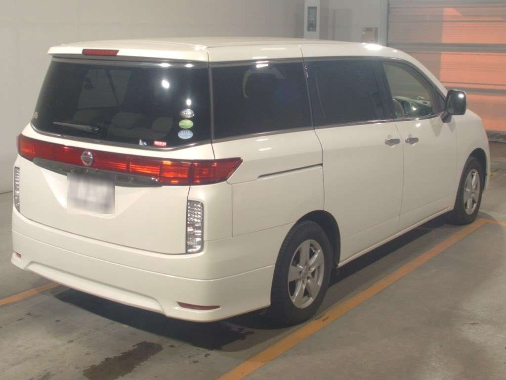 2016 Nissan Elgrand TE52[1]