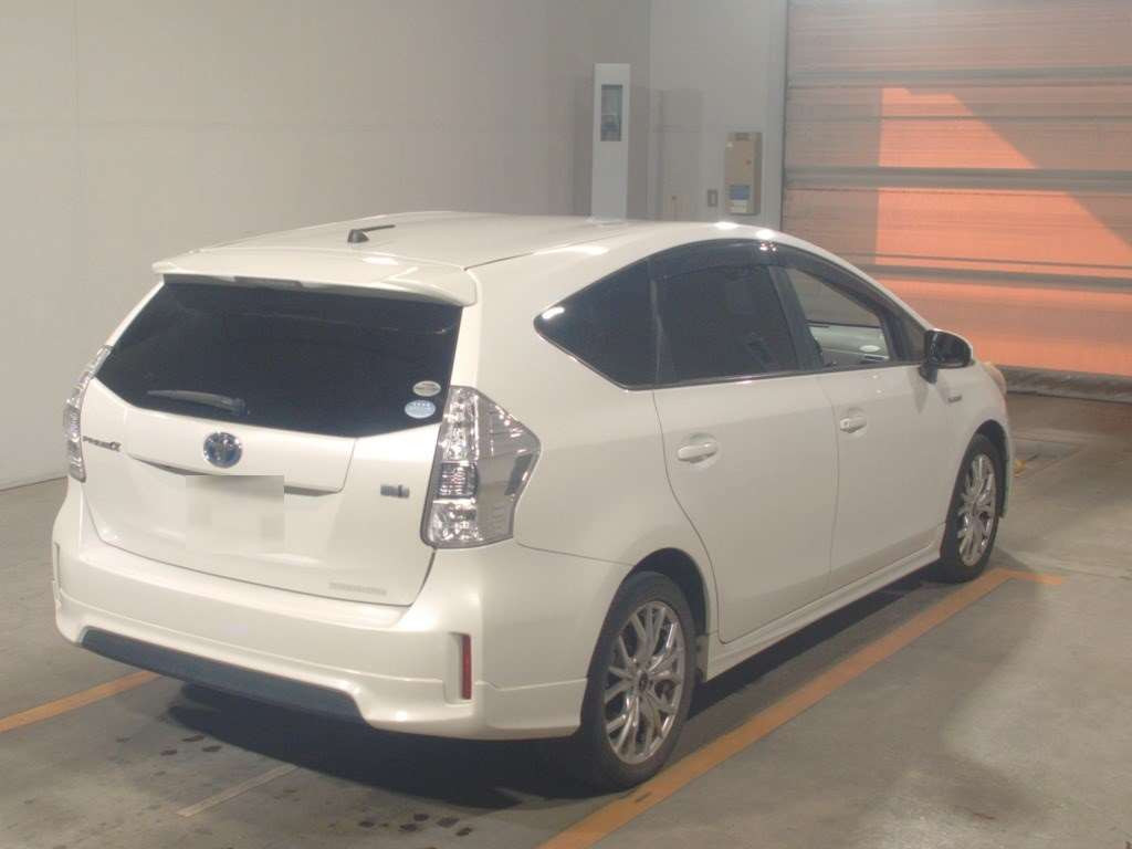 2012 Toyota Prius alpha ZVW41W[1]