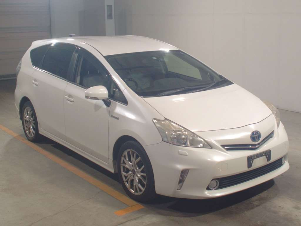 2012 Toyota Prius alpha ZVW41W[2]