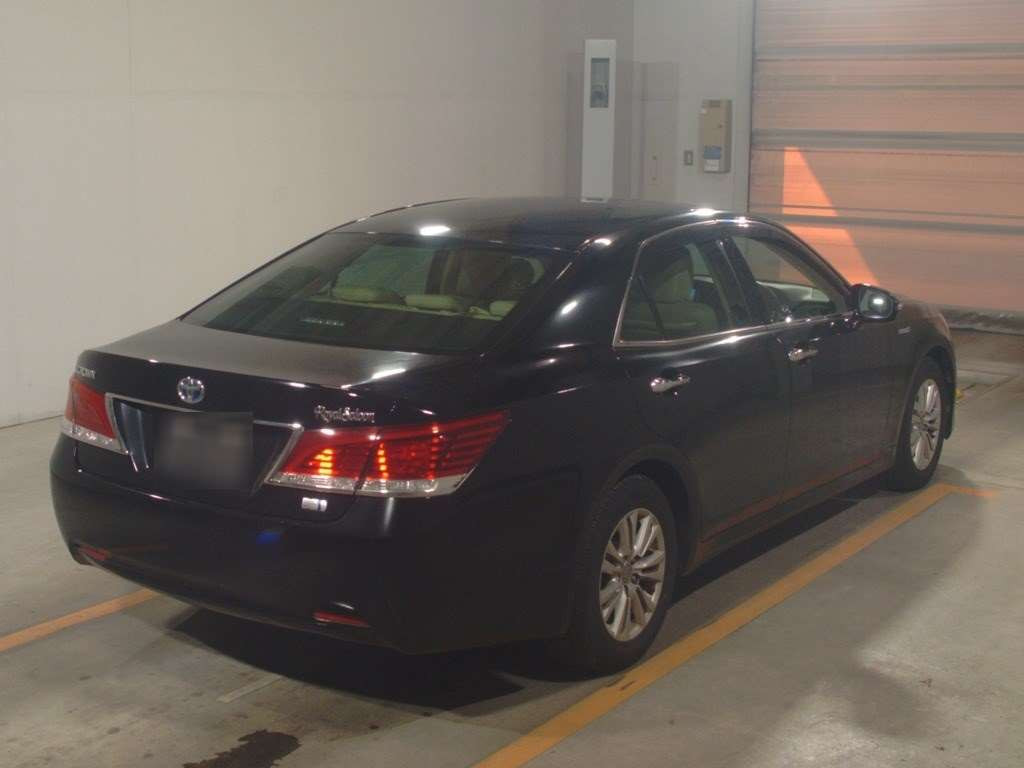 2013 Toyota Crown Hybrid AWS210[1]