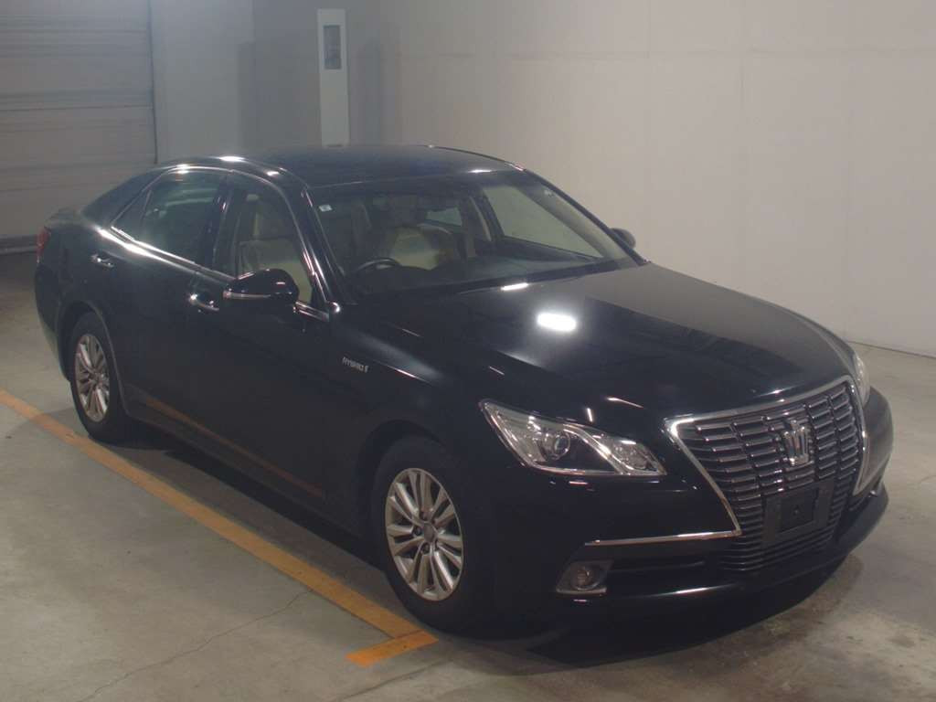 2013 Toyota Crown Hybrid AWS210[2]