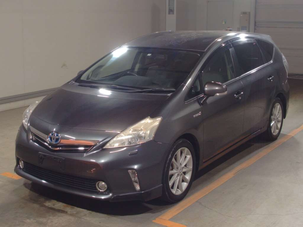 2011 Toyota Prius alpha ZVW41W[0]