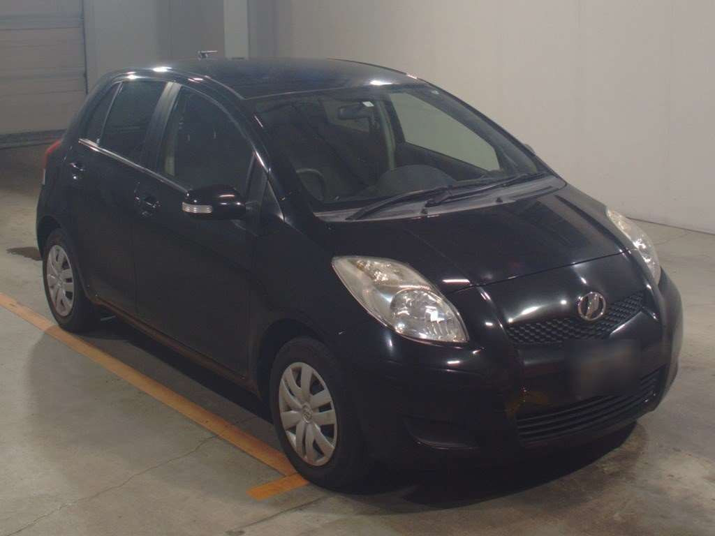 2010 Toyota Vitz SCP90[2]