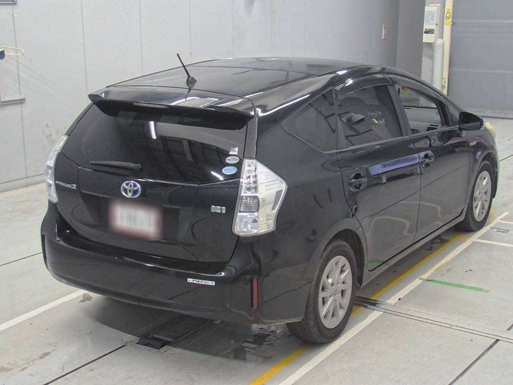 2012 Toyota Prius alpha ZVW41W[1]