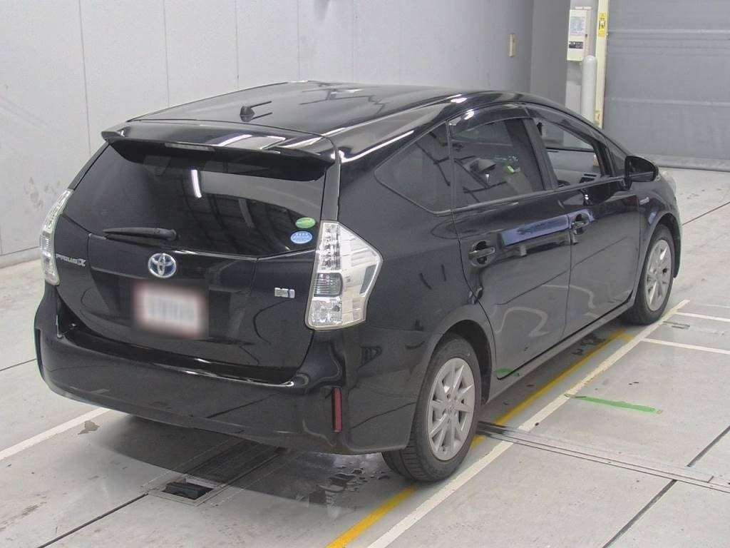 2012 Toyota Prius alpha ZVW41W[1]