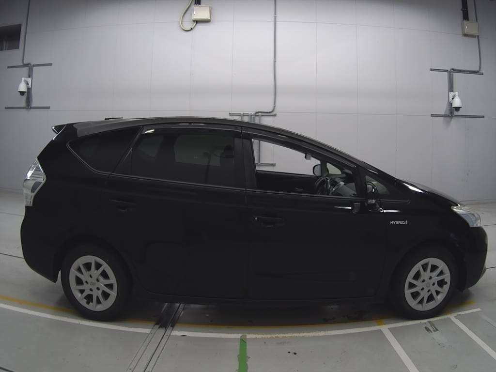 2012 Toyota Prius alpha ZVW41W[2]