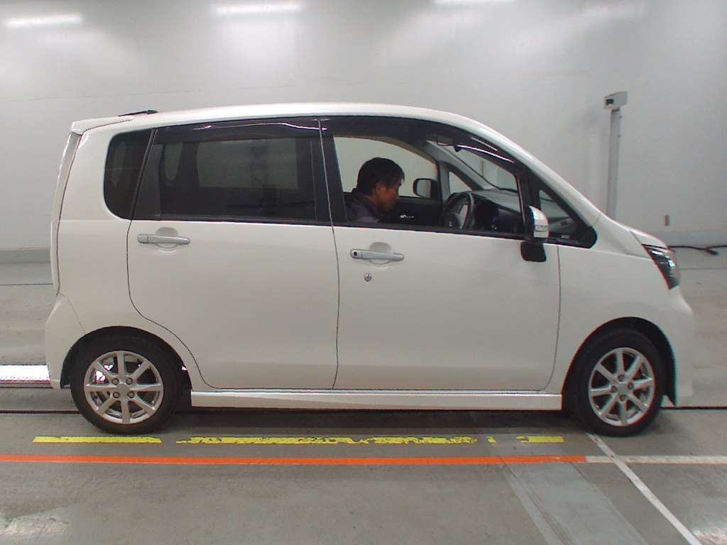 2013 Daihatsu Move LA100S[2]