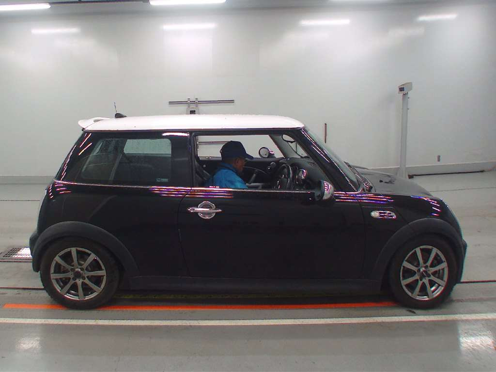 2005 Mini MINI RE16[2]