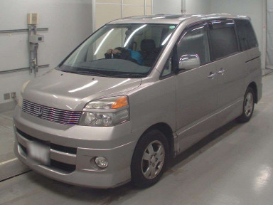 2003 Toyota Voxy