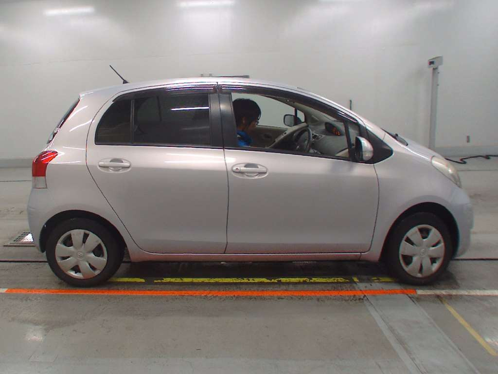 2007 Toyota Vitz SCP90[2]