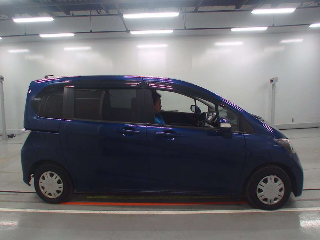 2013 Honda Freed GB3[2]