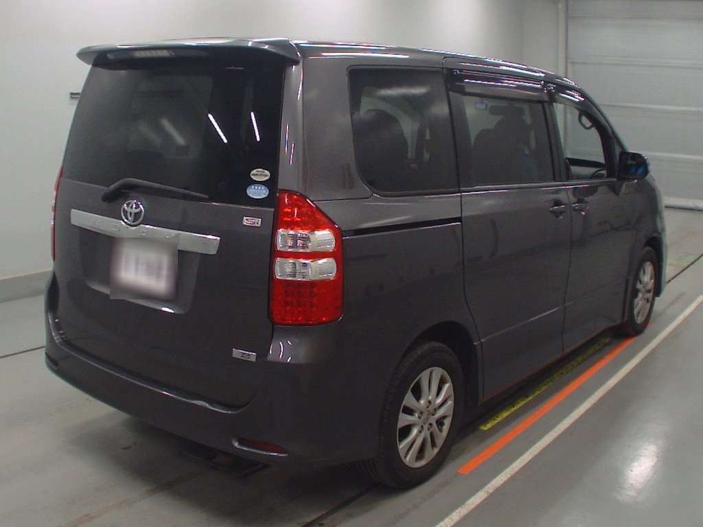 2010 Toyota Noah ZRR75W[1]