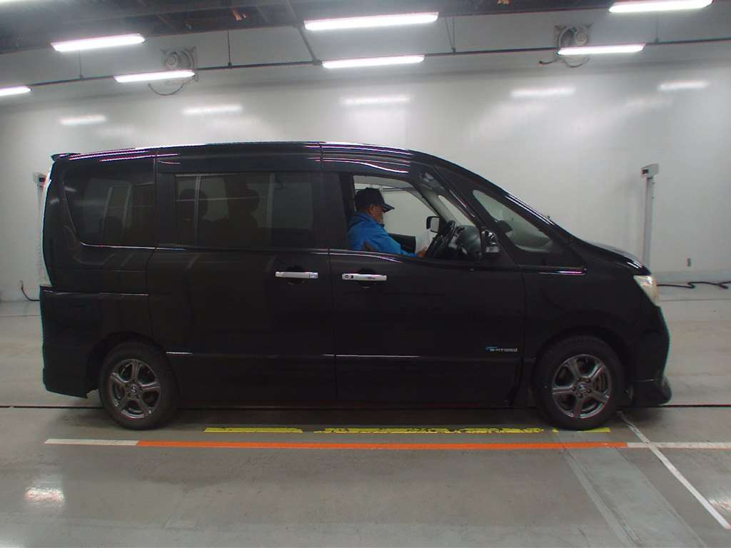 2013 Nissan Serena HFC26[2]