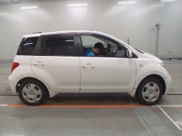 2003 Toyota IST