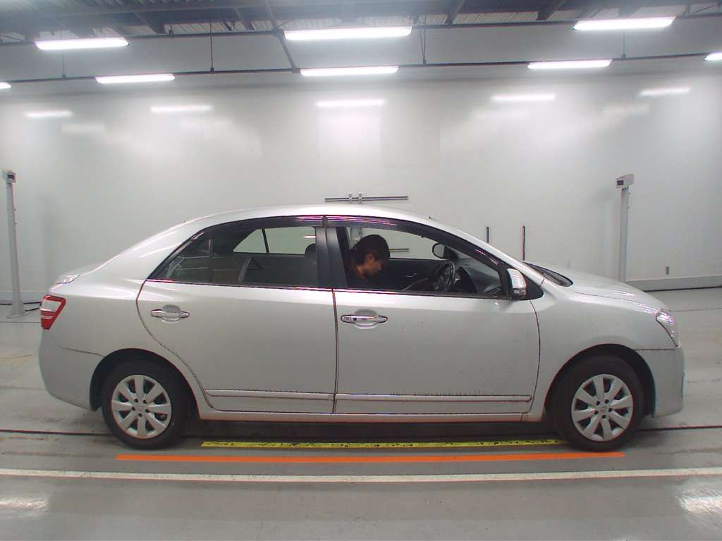 2013 Toyota Premio ZRT260[2]