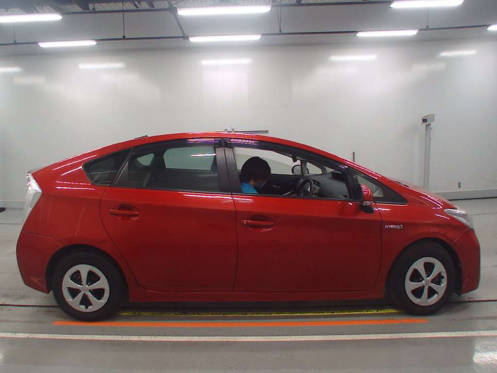 2012 Toyota Prius ZVW30[2]