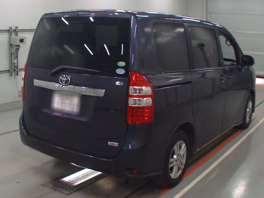 2012 Toyota Noah ZRR70G[1]