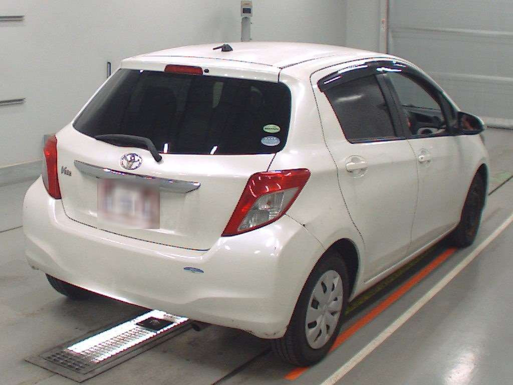 2014 Toyota Vitz NSP130[1]