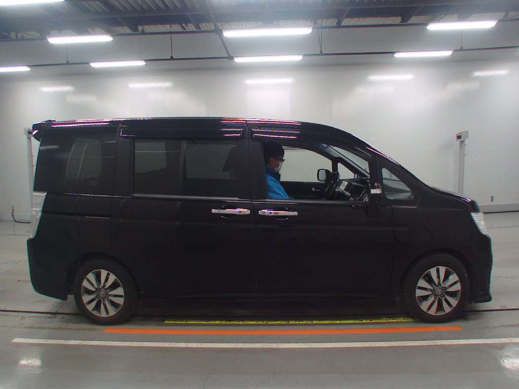 2013 Honda Step WGN Spada RK5[2]