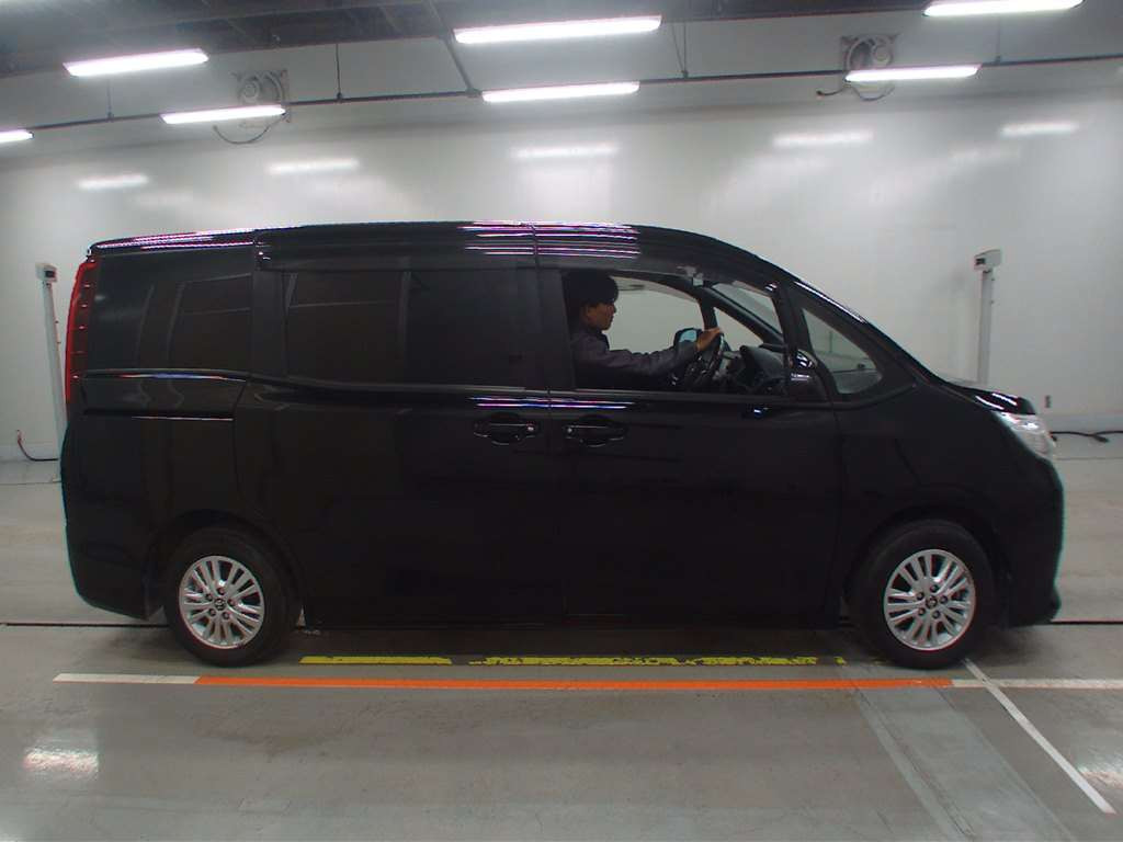 2015 Toyota Noah ZRR80G[2]