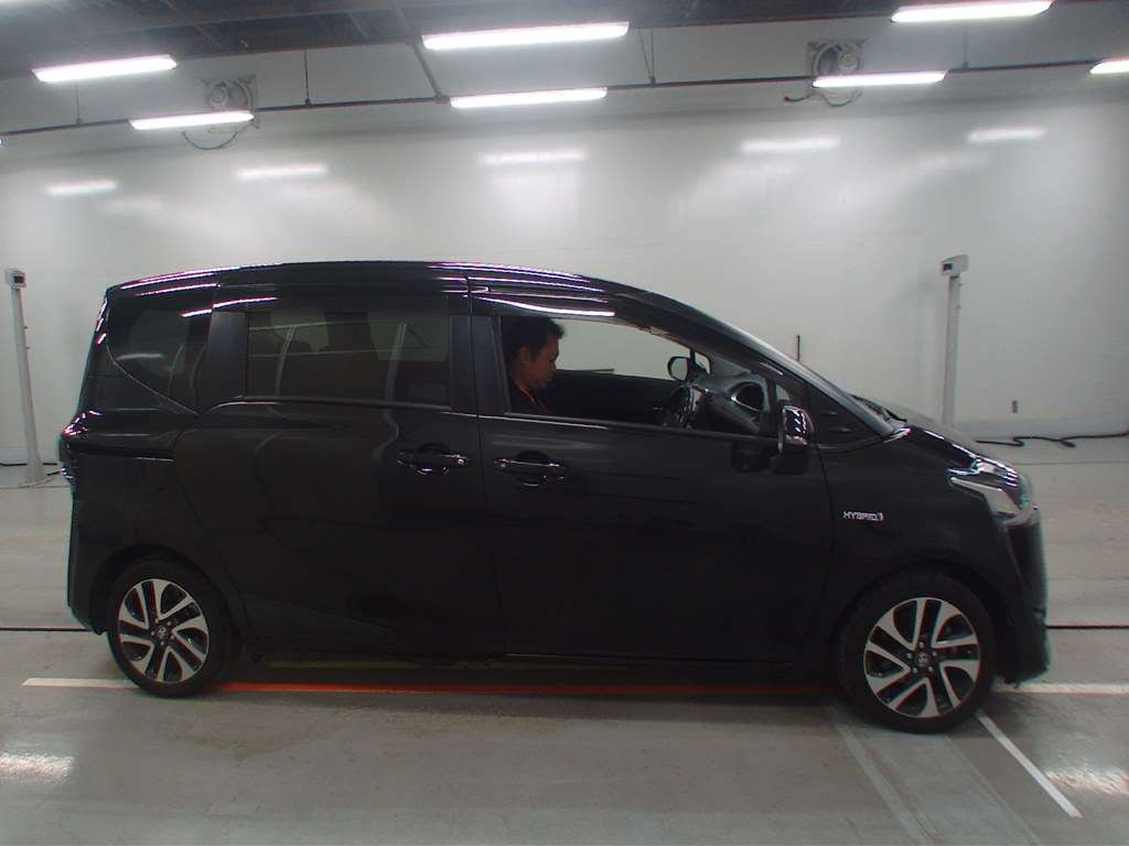 2017 Toyota Sienta NHP170G[2]