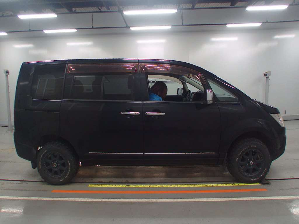 2010 Mitsubishi Delica D5 CV5W[2]