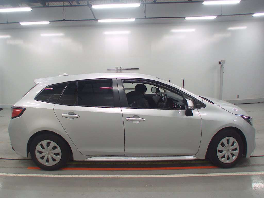 2020 Toyota Corolla Touring Wagon ZRE212W[2]