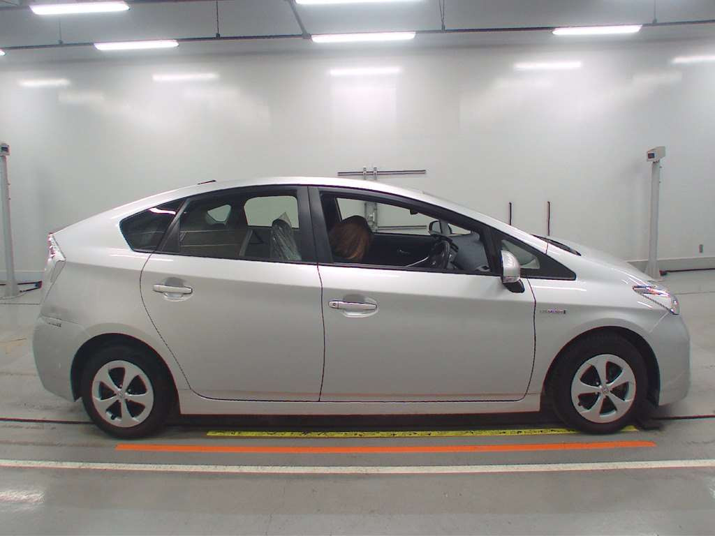 2014 Toyota Prius ZVW30[2]