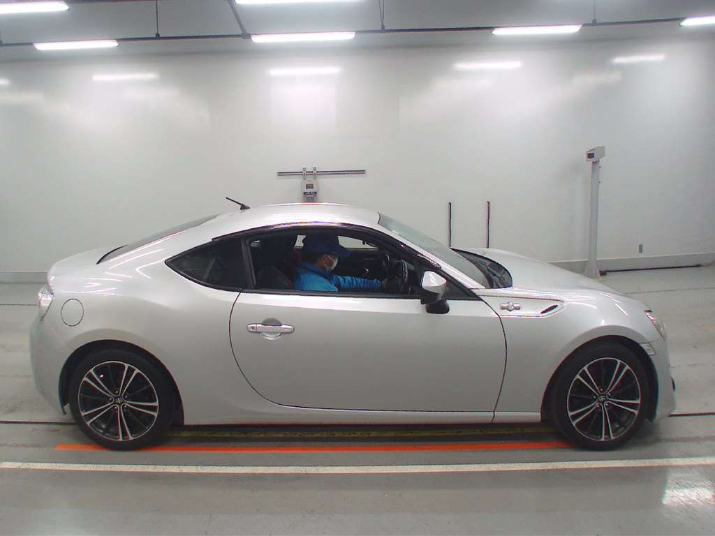 2012 Toyota 86 ZN6[2]