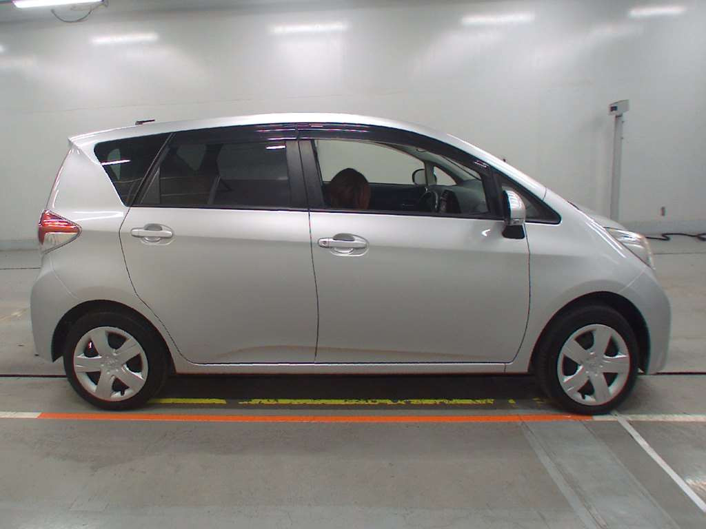 2015 Toyota Ractis NCP125[2]