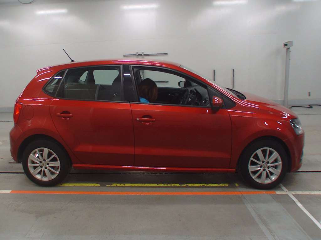 2015 Volkswagen Polo 6RCJZ[2]