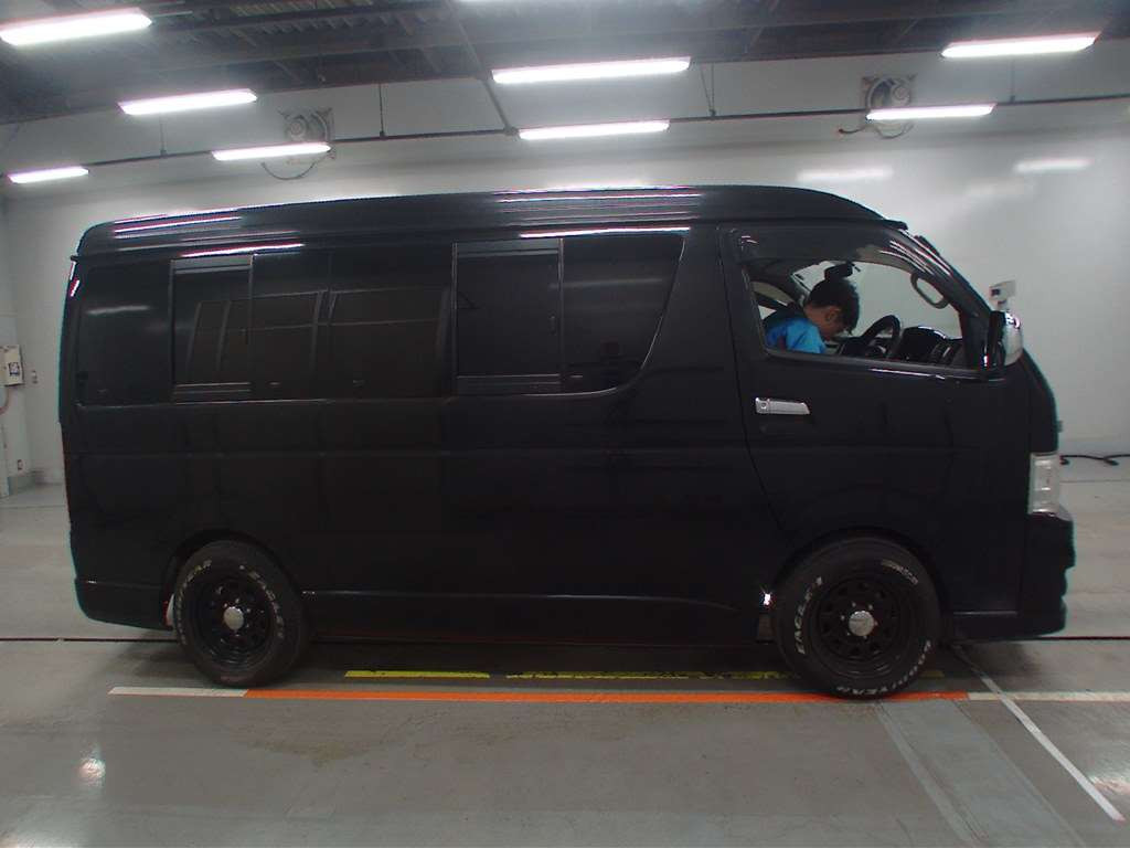 2011 Toyota Hiace Wagon TRH214W[2]