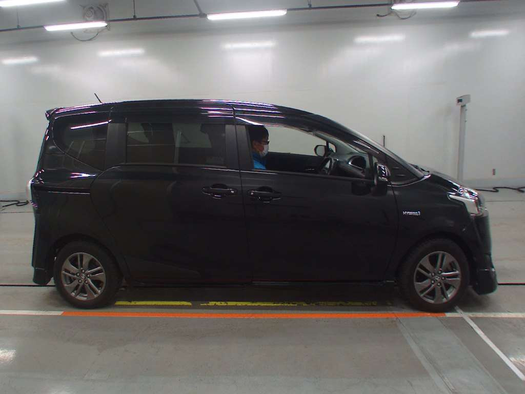 2015 Toyota Sienta NHP170G[2]