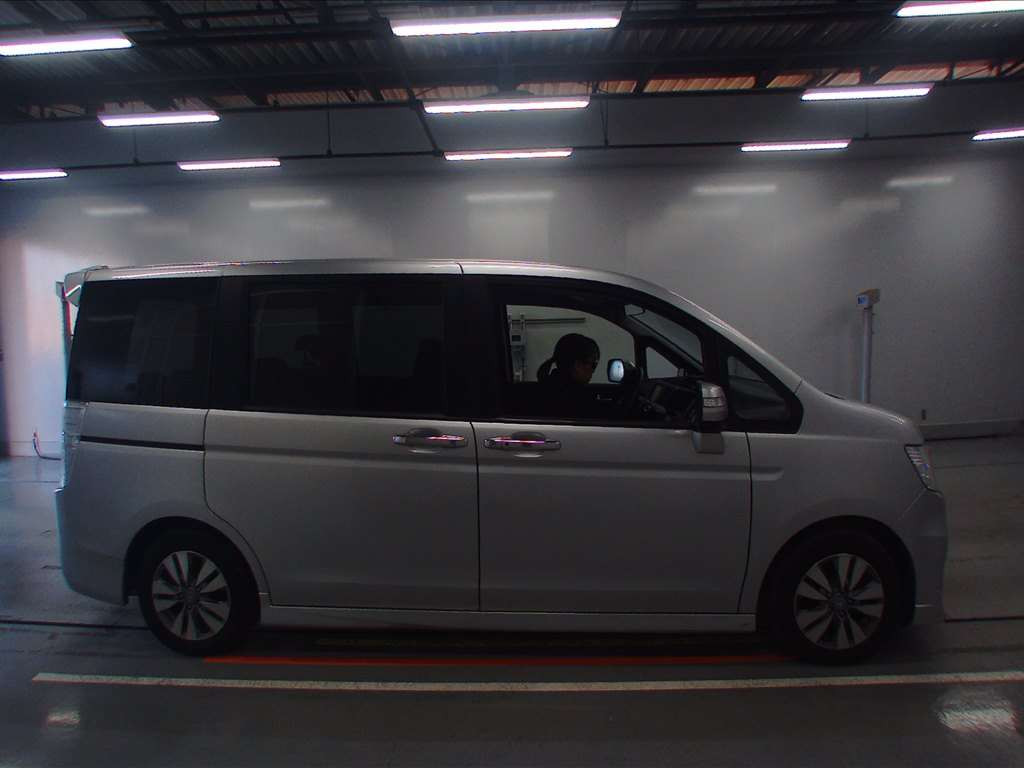 2012 Honda Step WGN Spada RK5[2]