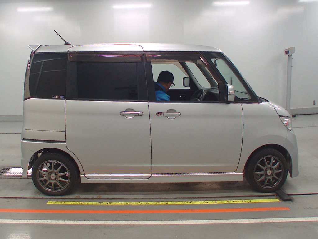 2010 Nissan Roox ML21S[2]