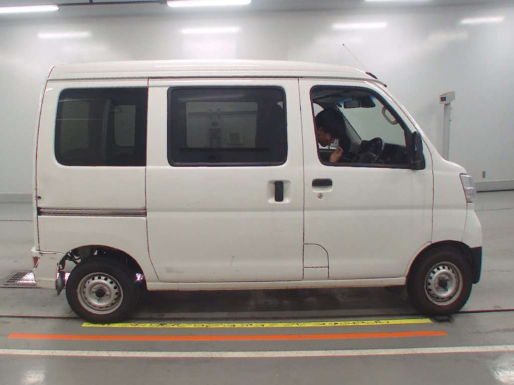 2021 Daihatsu Hijet Cargo S321V[2]