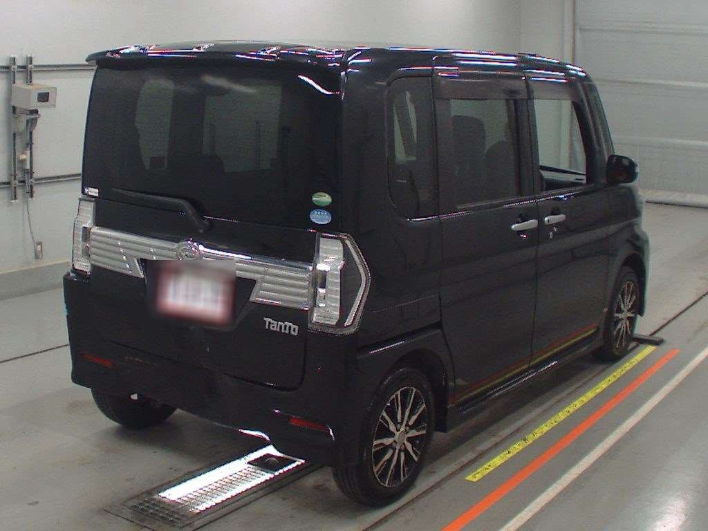 2017 Daihatsu Tanto Custom LA600S[1]