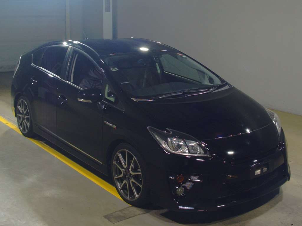 2013 Toyota Prius ZVW30[2]