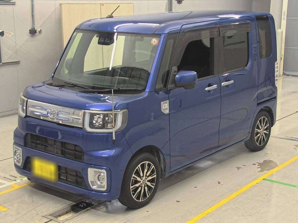 2018 Toyota Pixis Mega LA700A[0]