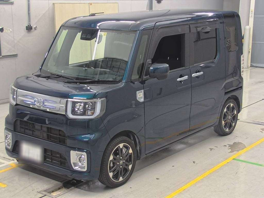 2020 Toyota Pixis Mega LA700A[0]