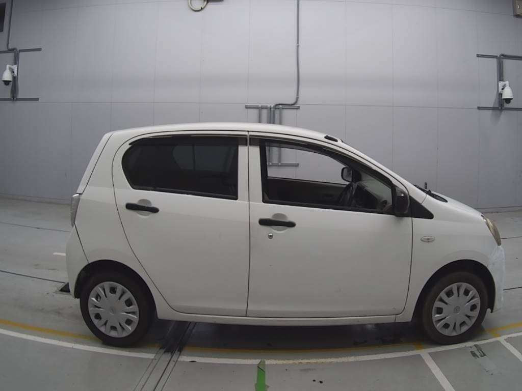 2011 Daihatsu Mira es LA300S[2]