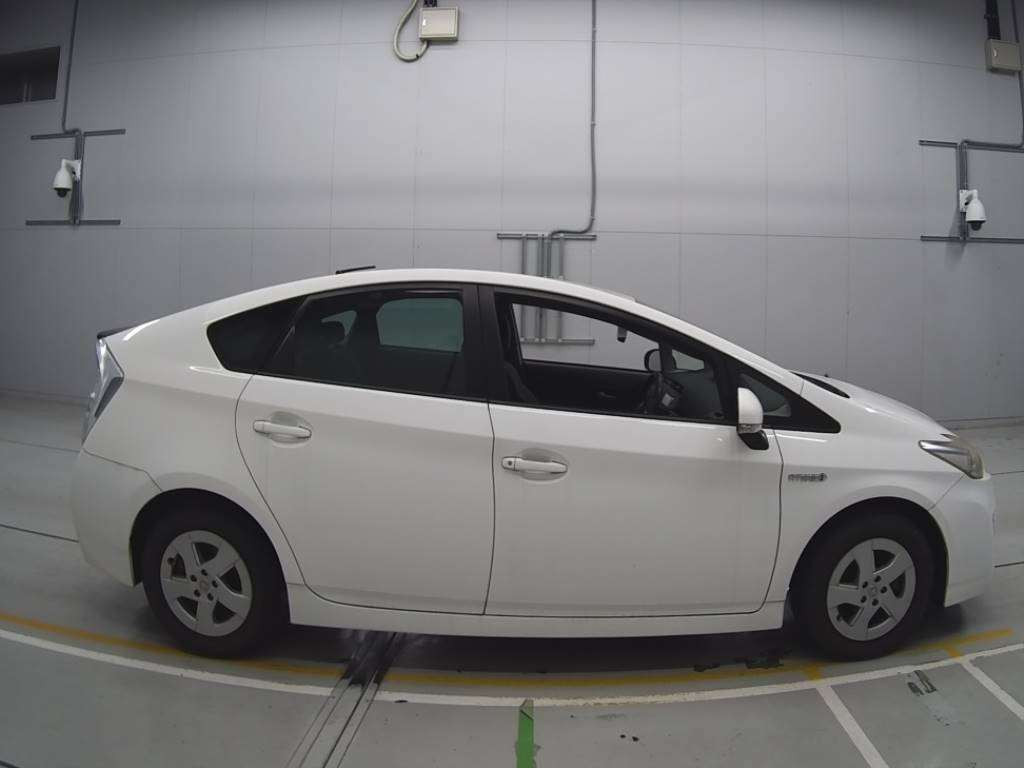 2010 Toyota Prius ZVW30[2]