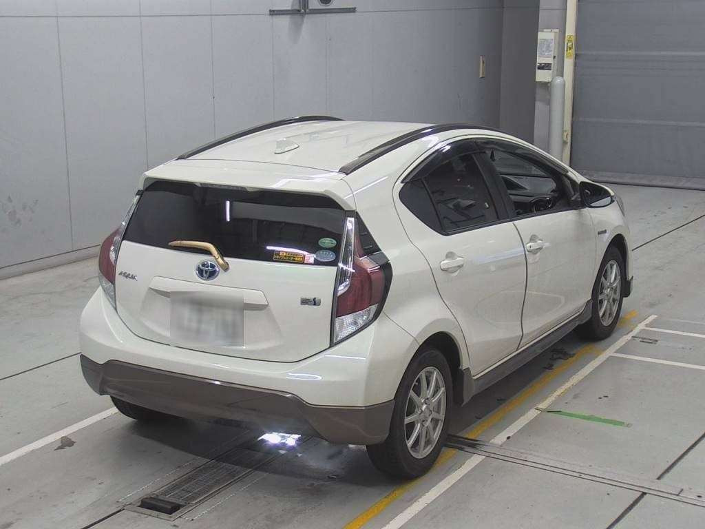 2015 Toyota Aqua NHP10[1]