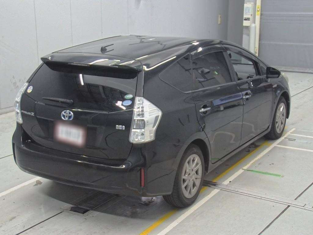 2014 Toyota Prius alpha ZVW40W[1]