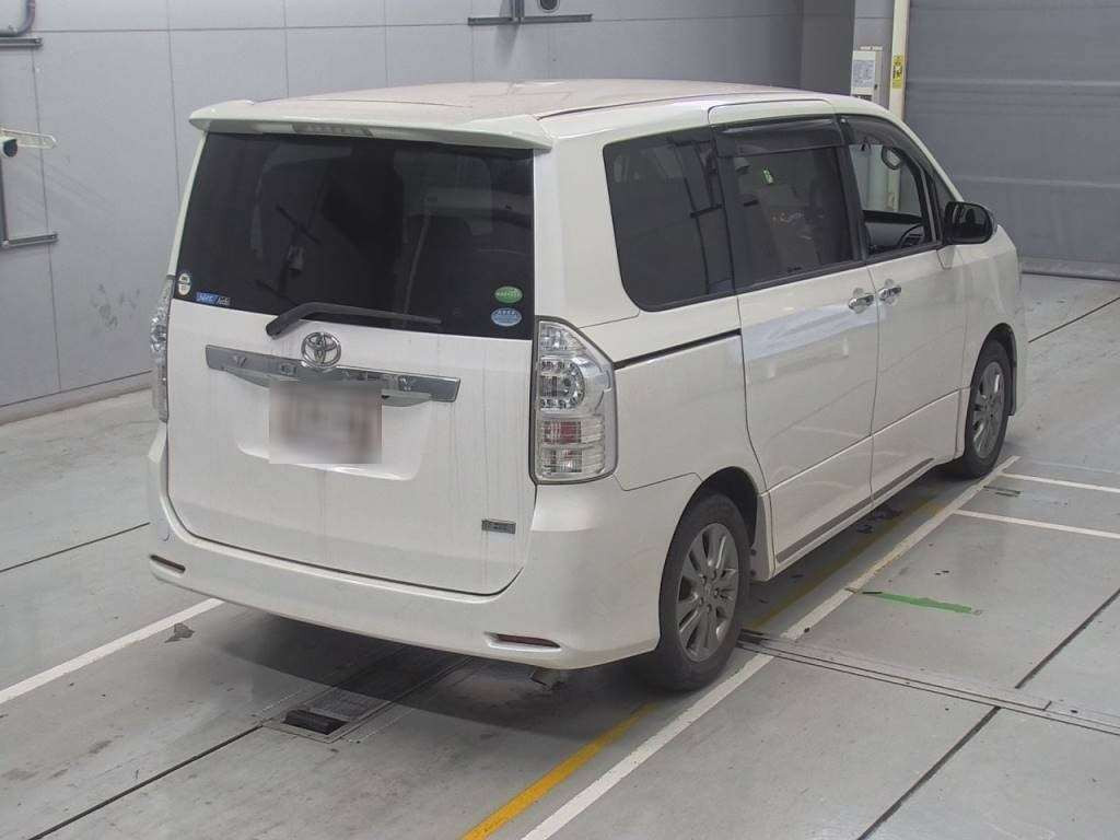 2013 Toyota Voxy ZRR70W[1]