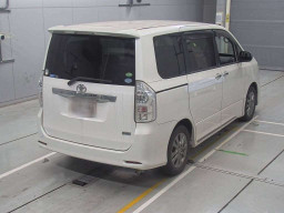 2013 Toyota Voxy